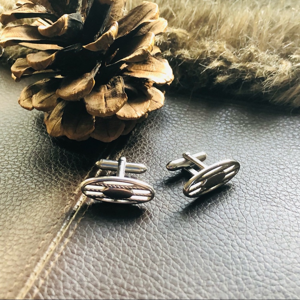 Vintage men’s Swank silver thin oval rope design cuff links